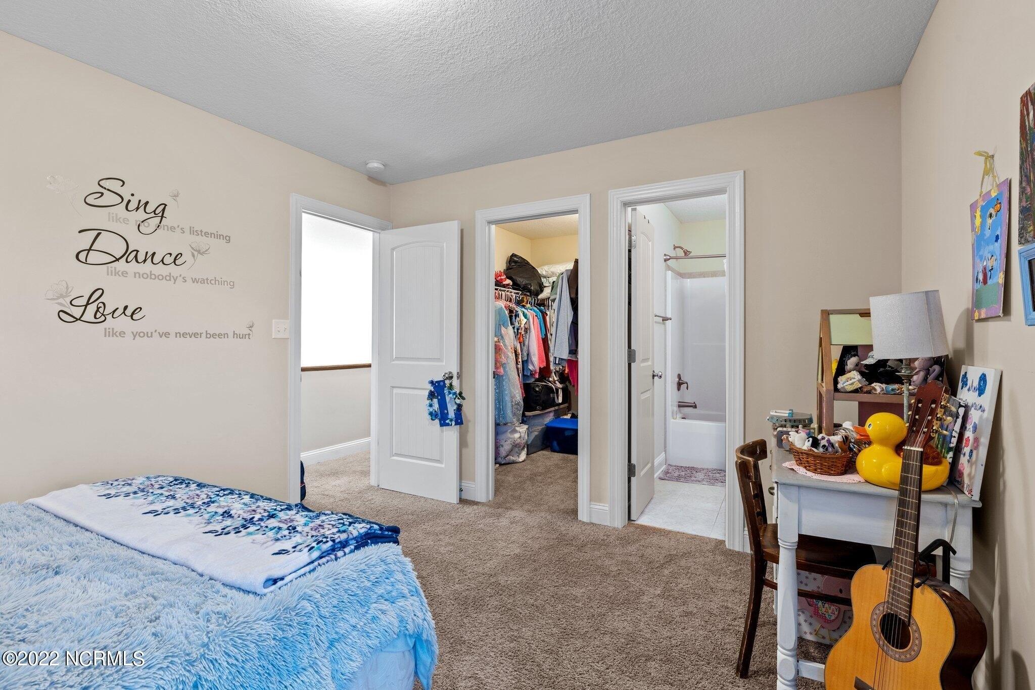 Skiff Ct, Swansboro, NC 28584