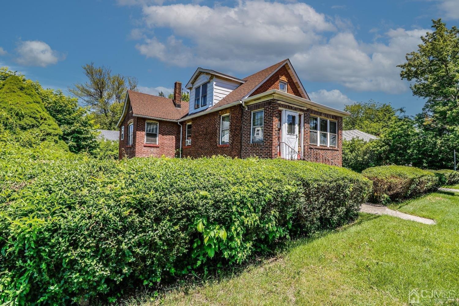 Plymouth Pl, Edison, NJ 08837