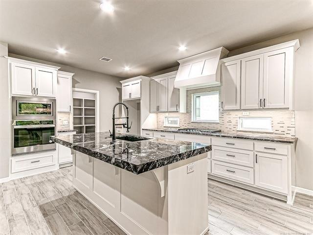 W Union Pl, Collinsville, OK 74021