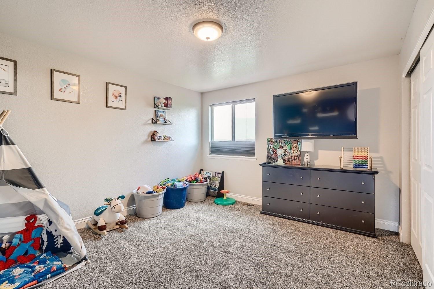 Eagle Creek Cir, Commerce City, CO 80022