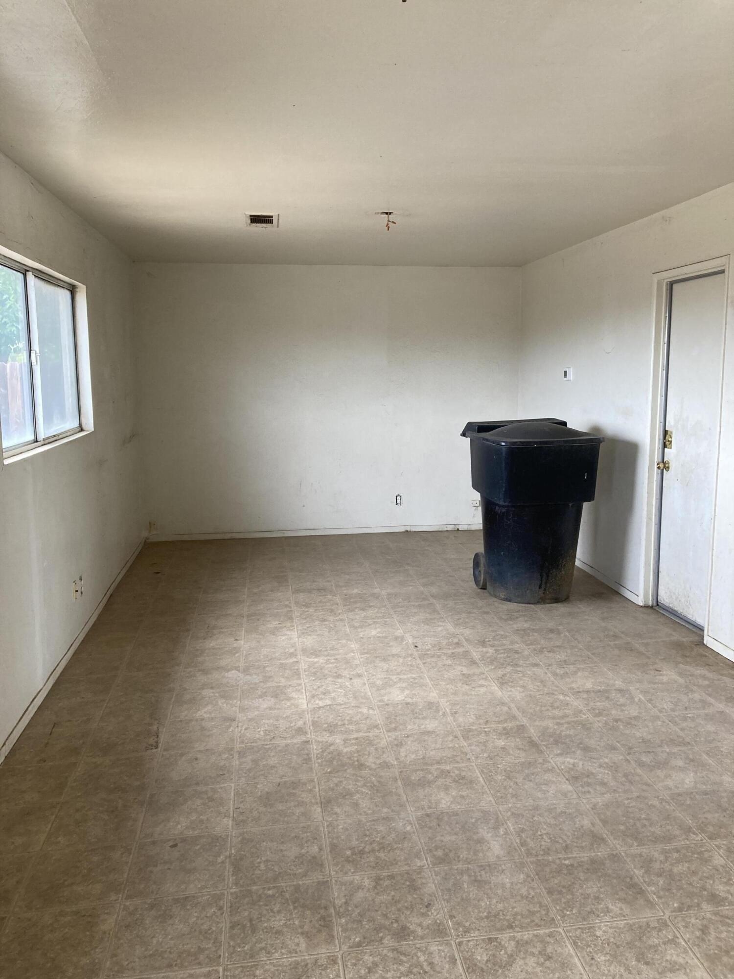 Beverly Dr, Hanford, CA 93230