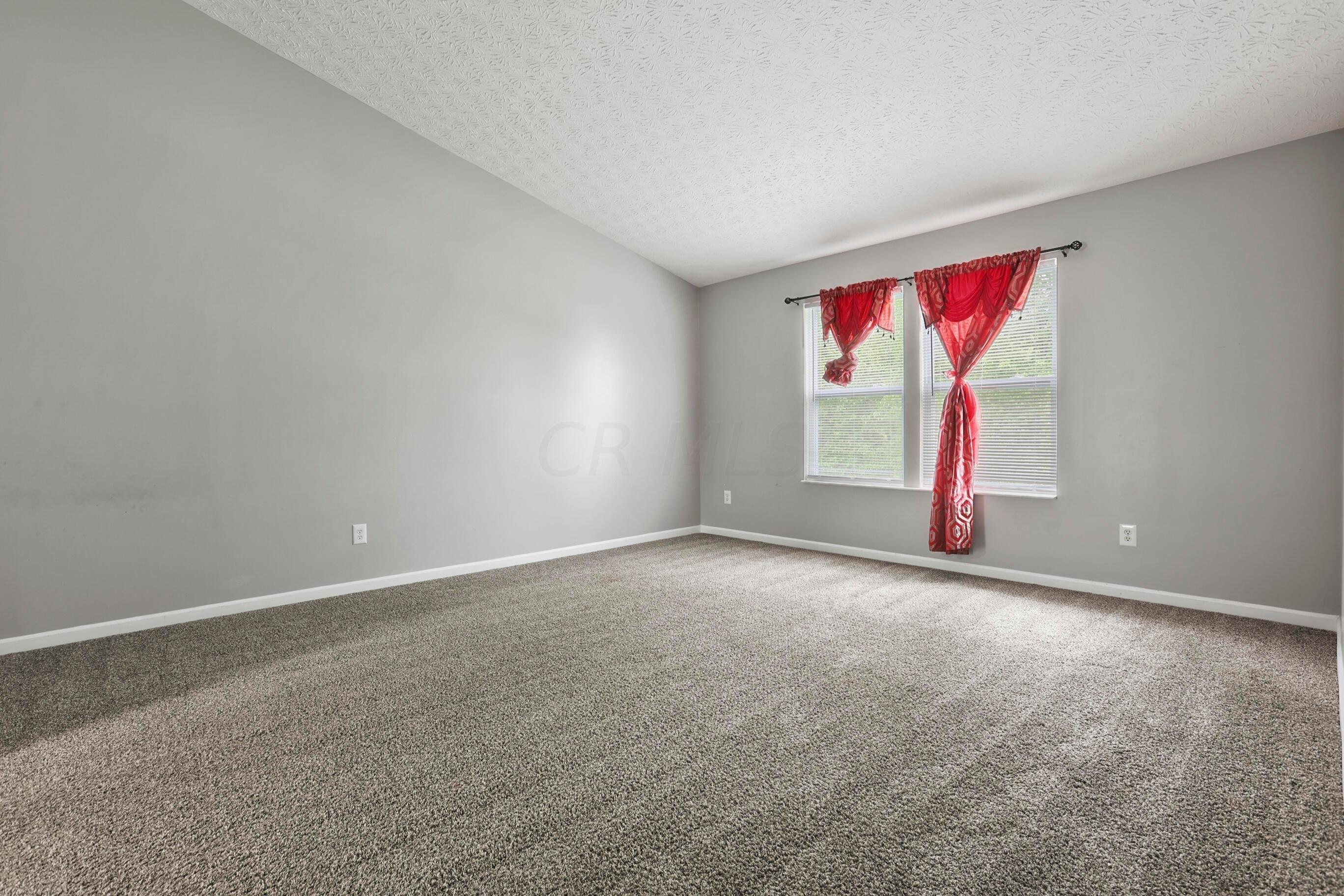Deer Path Ct, Etna, OH 43062