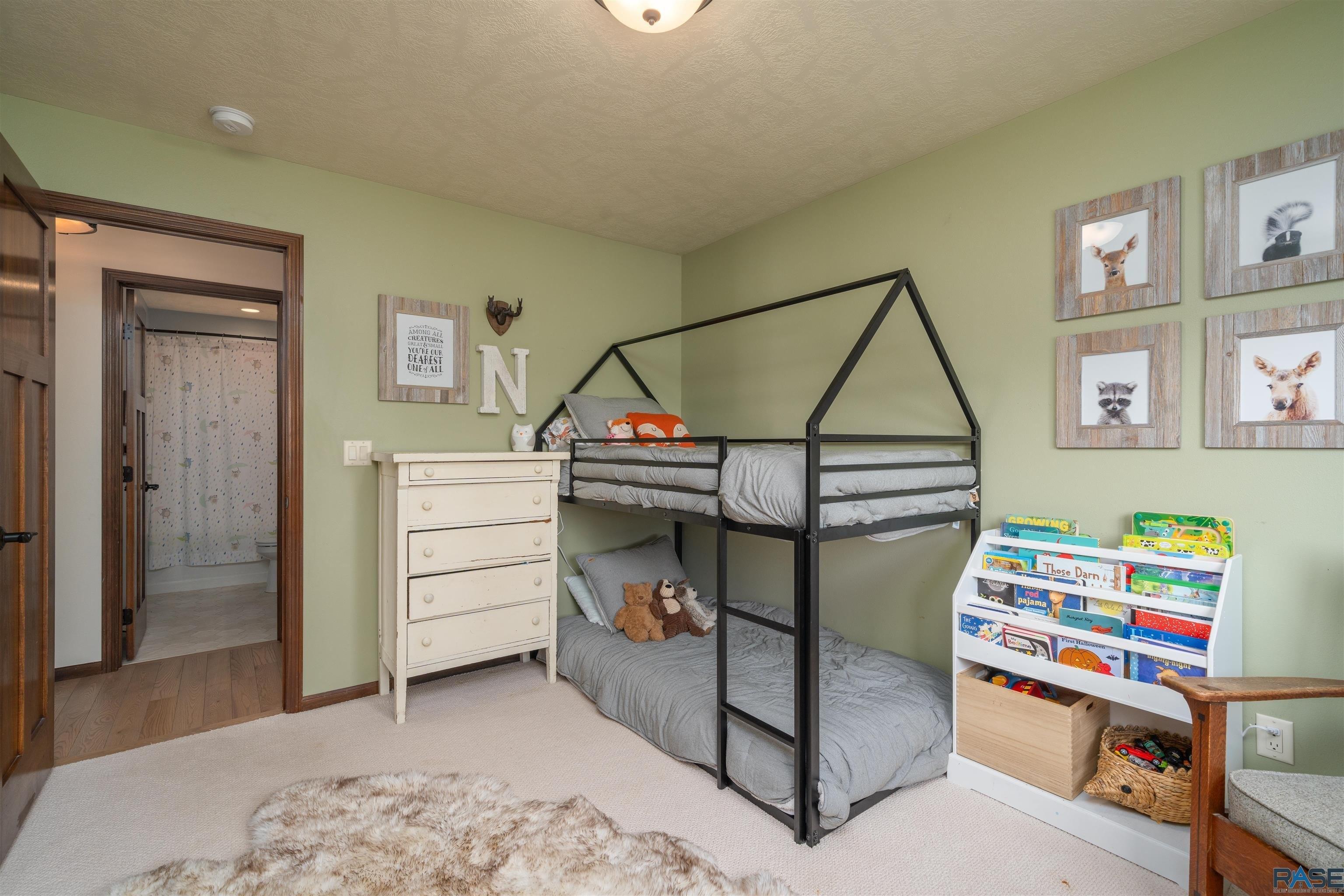 E Mahogany Cir, Sioux Falls, SD 57110