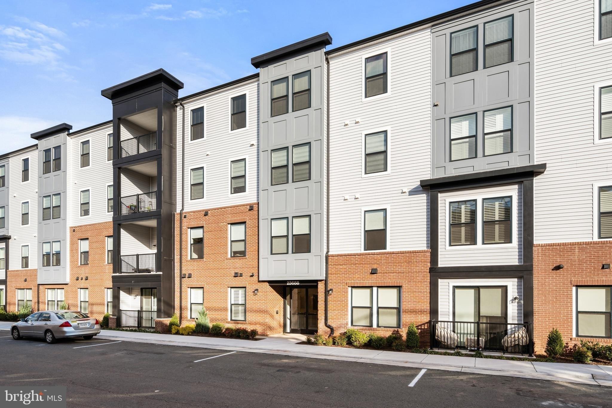 Bolton Crescent Ter, Ashburn, VA 20148