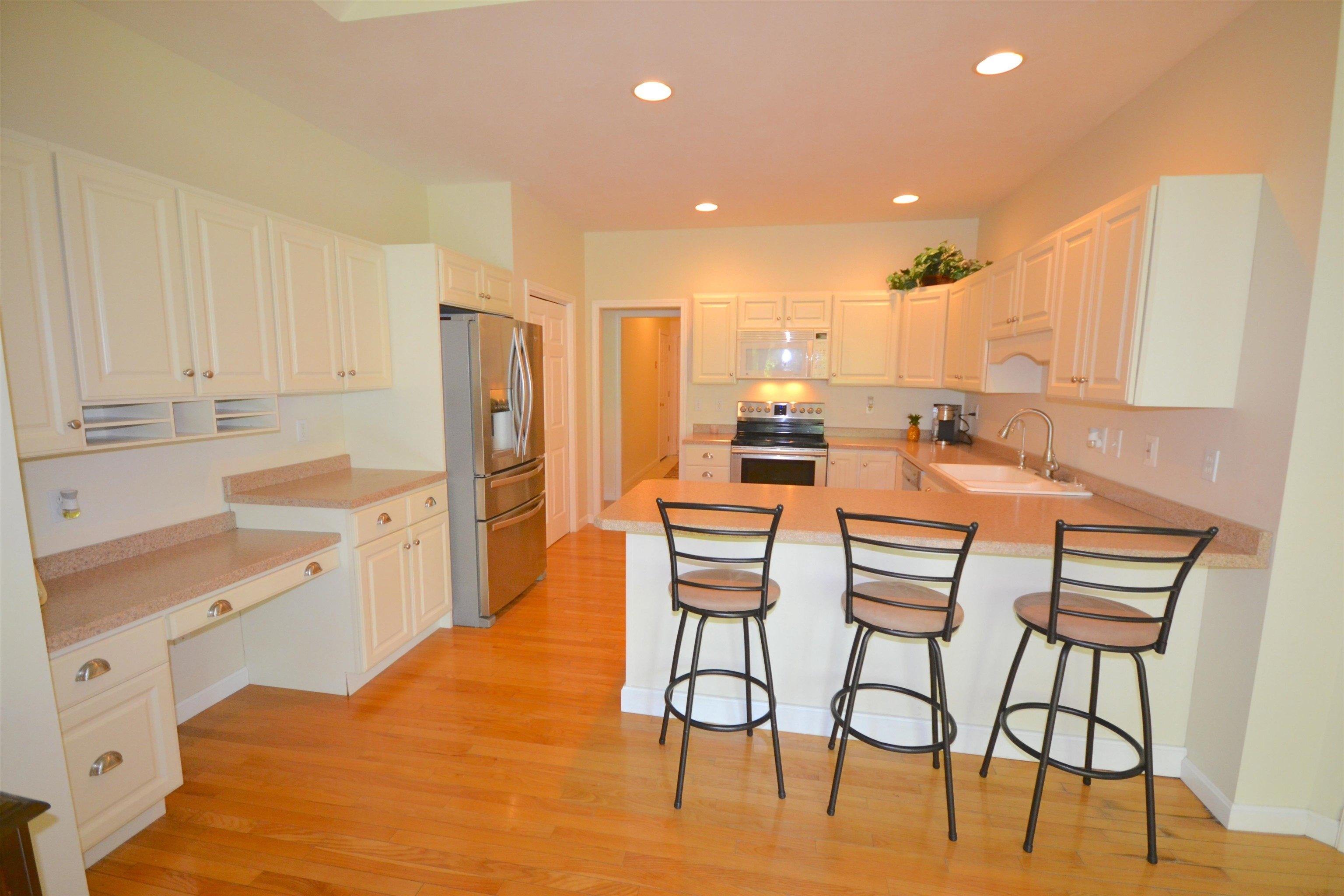 Hancock Dr, Bedford, NH 03110