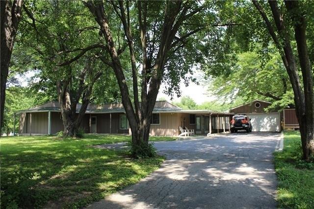 S Jones Rd, Independence, MO 64056