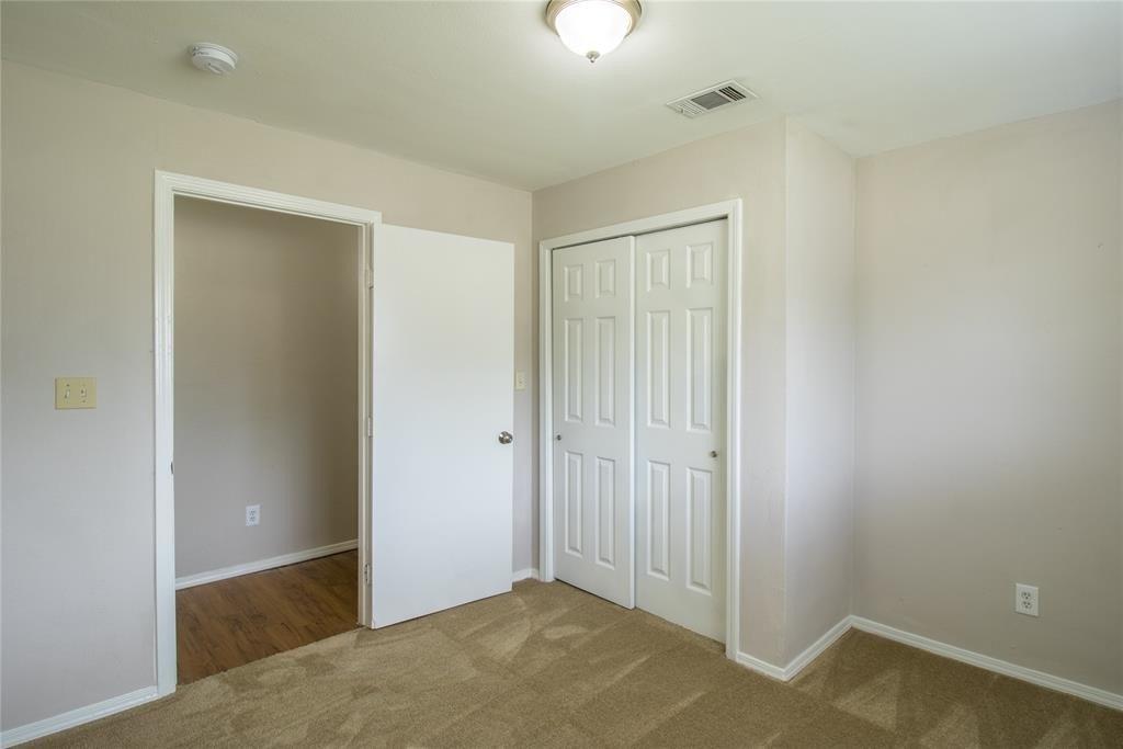 Moon Dr, Mesquite, TX 75150