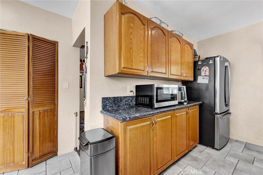 W Clark Ave, Burbank, CA 91505