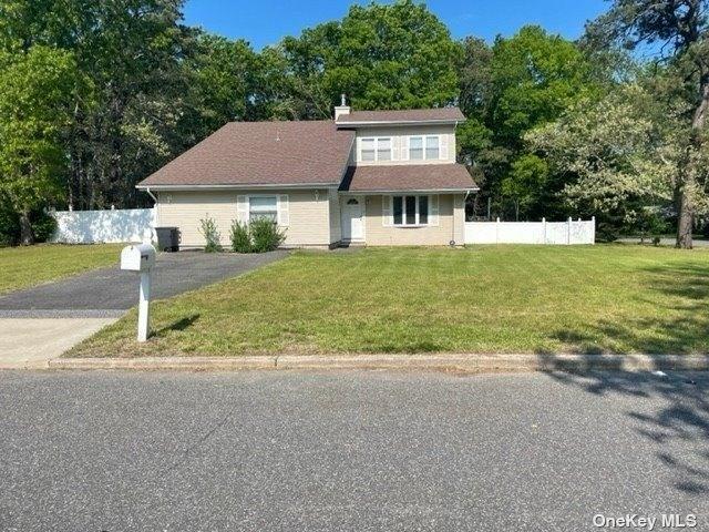 Felway Dr, Coram, NY 11727