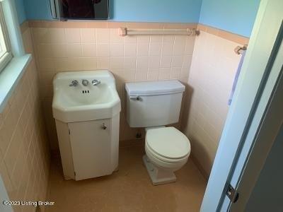 Cloverleaf Dr, Louisville, KY 40216