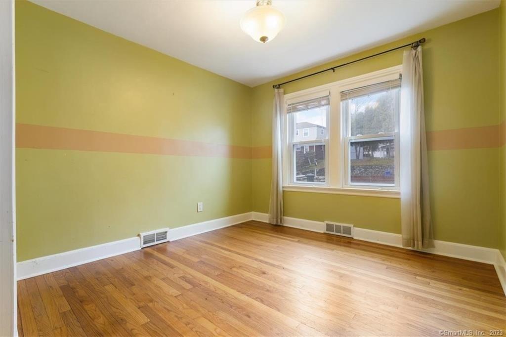 Phillips St, New London, CT 06320