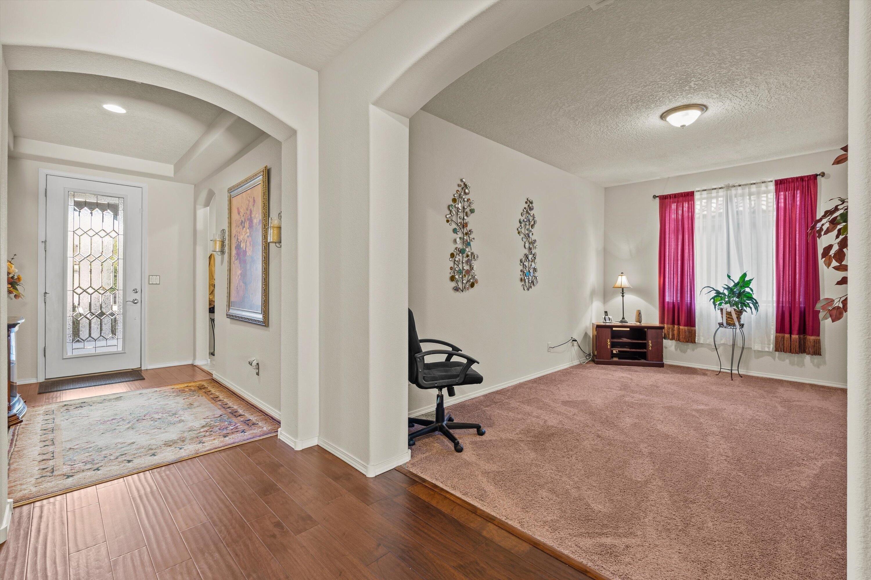 Redondo Peak Dr Nw, Albuquerque, NM 87120