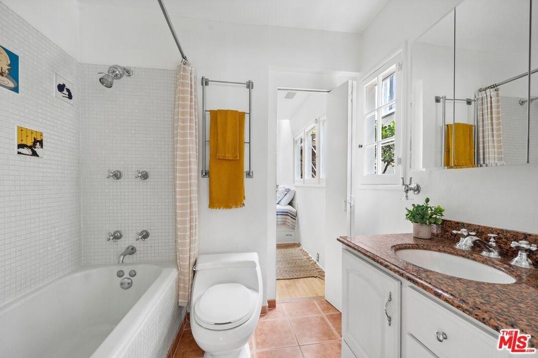 Glen Oak St, Los Angeles, CA 90068