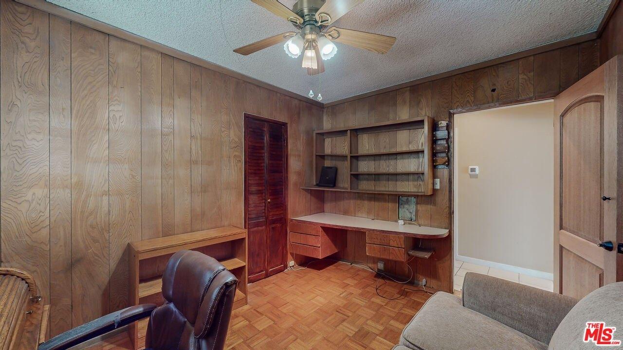 Chesley Ave, Los Angeles, CA 90043