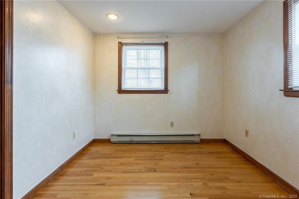 Carol Dr, Plainville, CT 06062