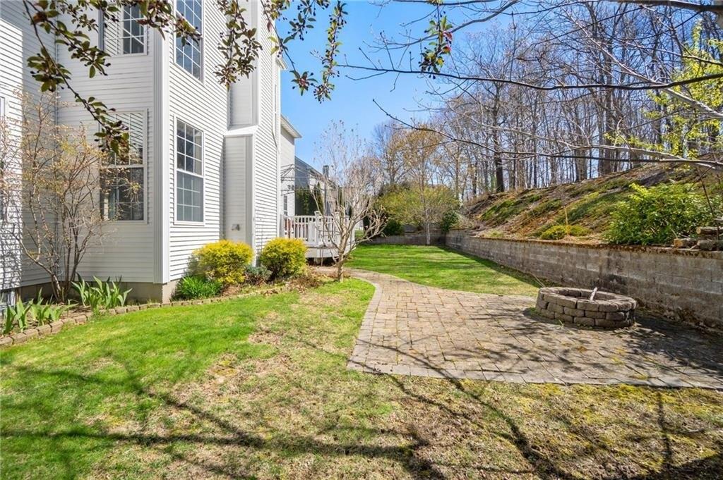 Castle Rocks Rd, Warwick, RI 02886