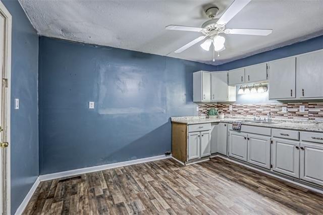 N Cedar Ave, Independence, MO 64053
