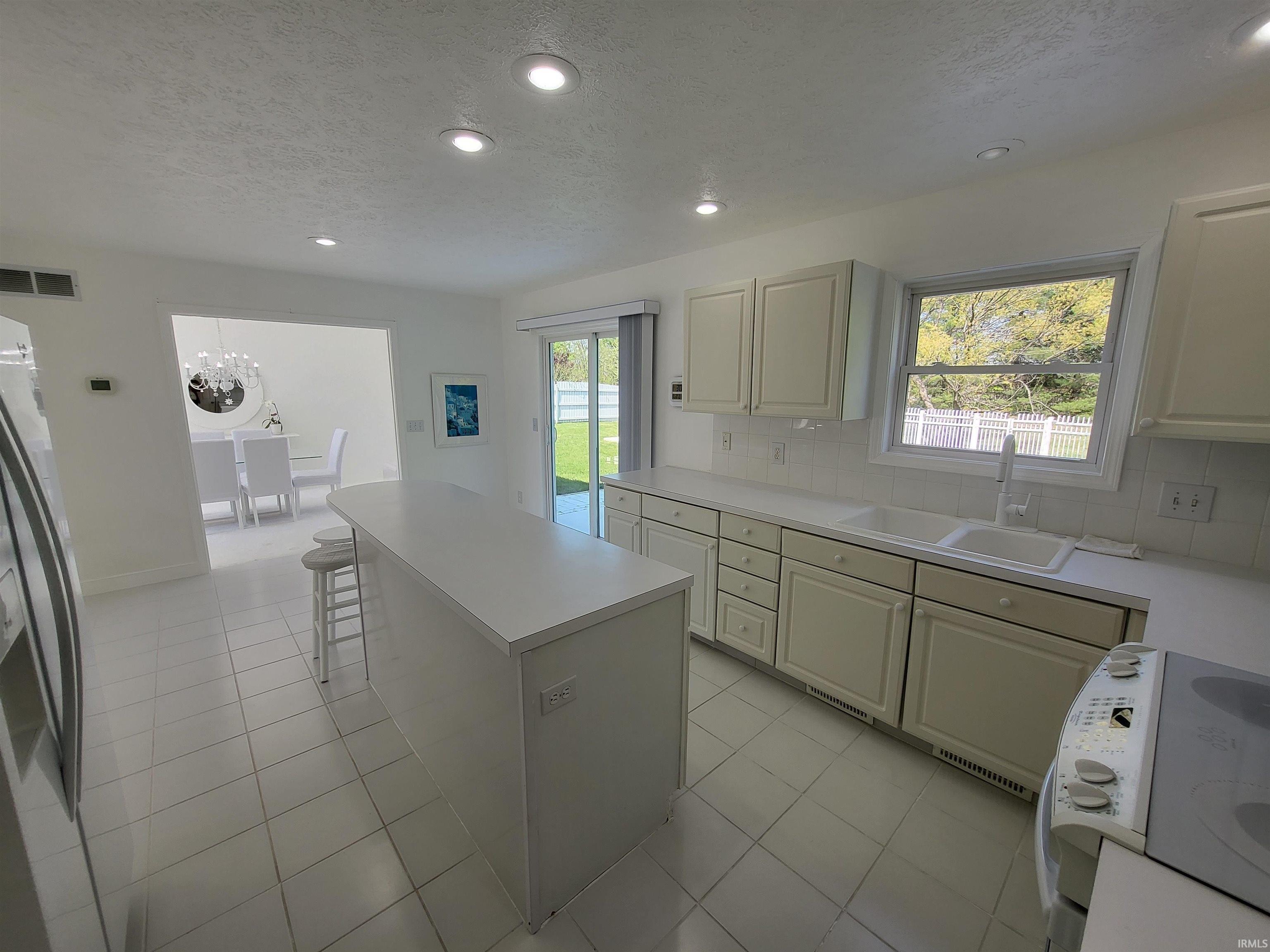 Lakebrook Ct, Evansville, IN 47711