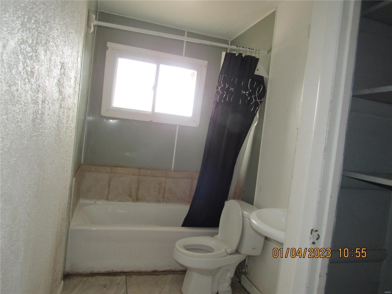 Theodore Ln, East Saint Louis, IL 62206