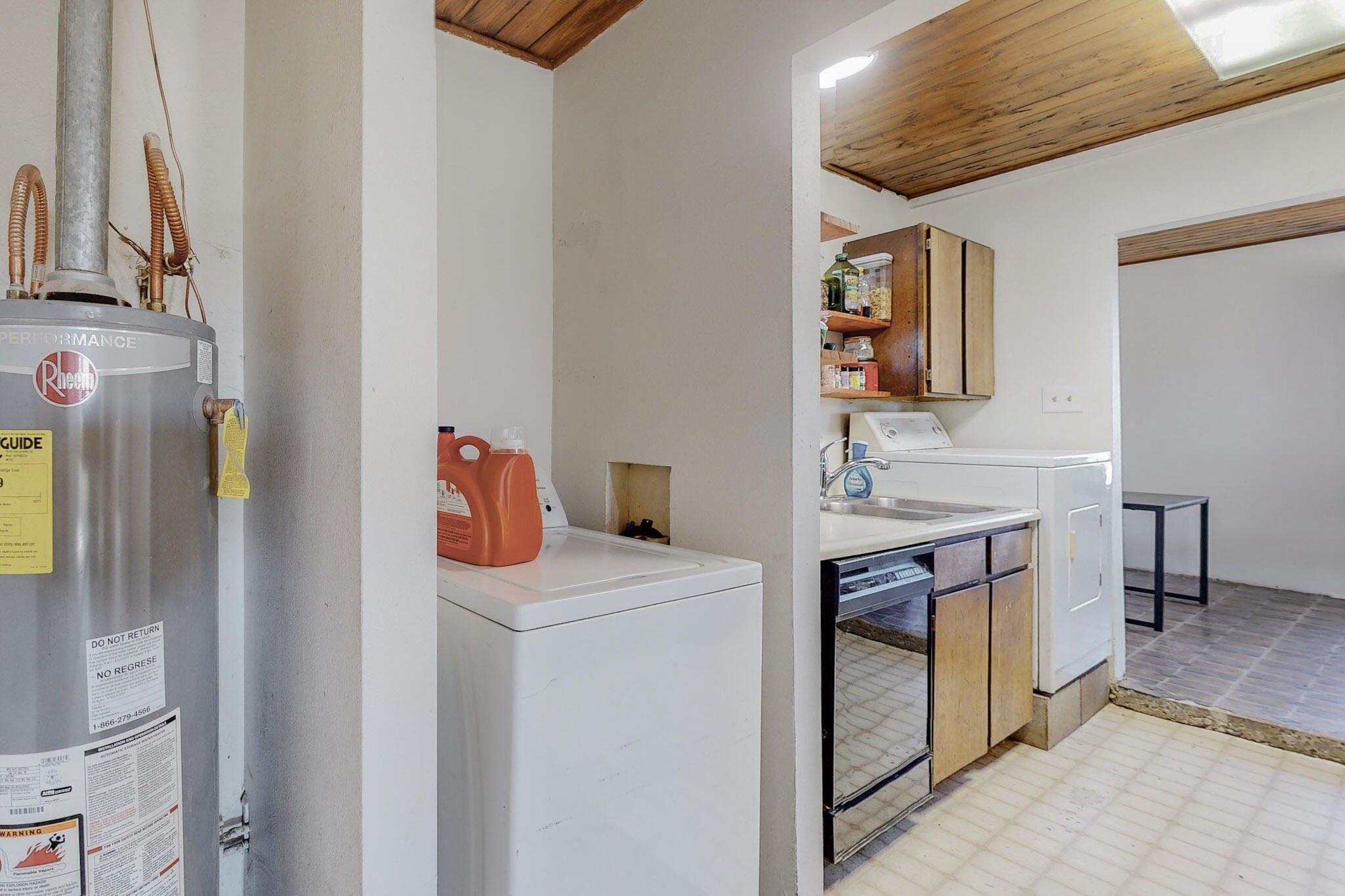 Meadowlake Rd, Los Lunas, NM 87031