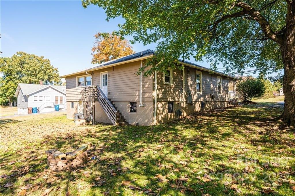 27th St Nw, Hickory, NC 28601