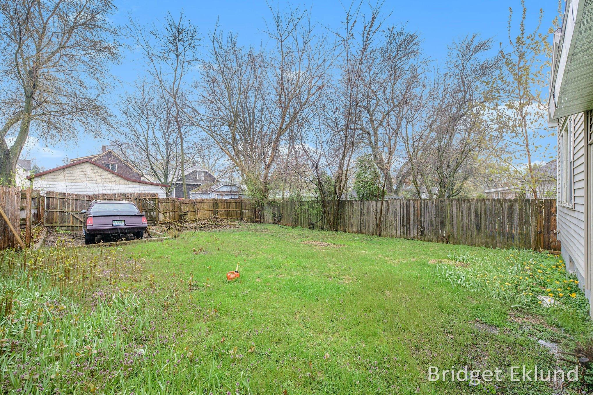Shirley St Ne, Grand Rapids, MI 49503
