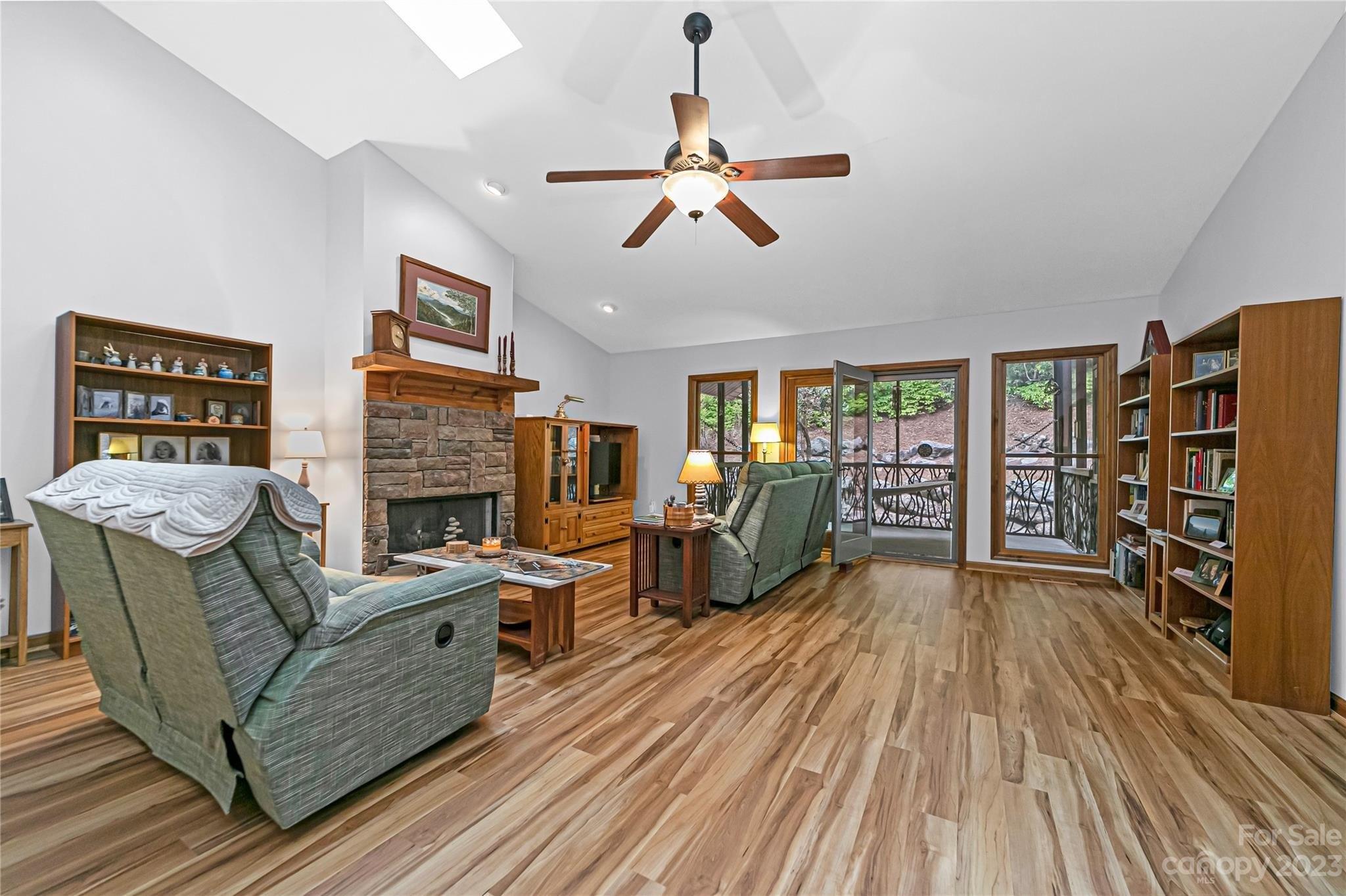 Connestee Trl, Brevard, NC 28712