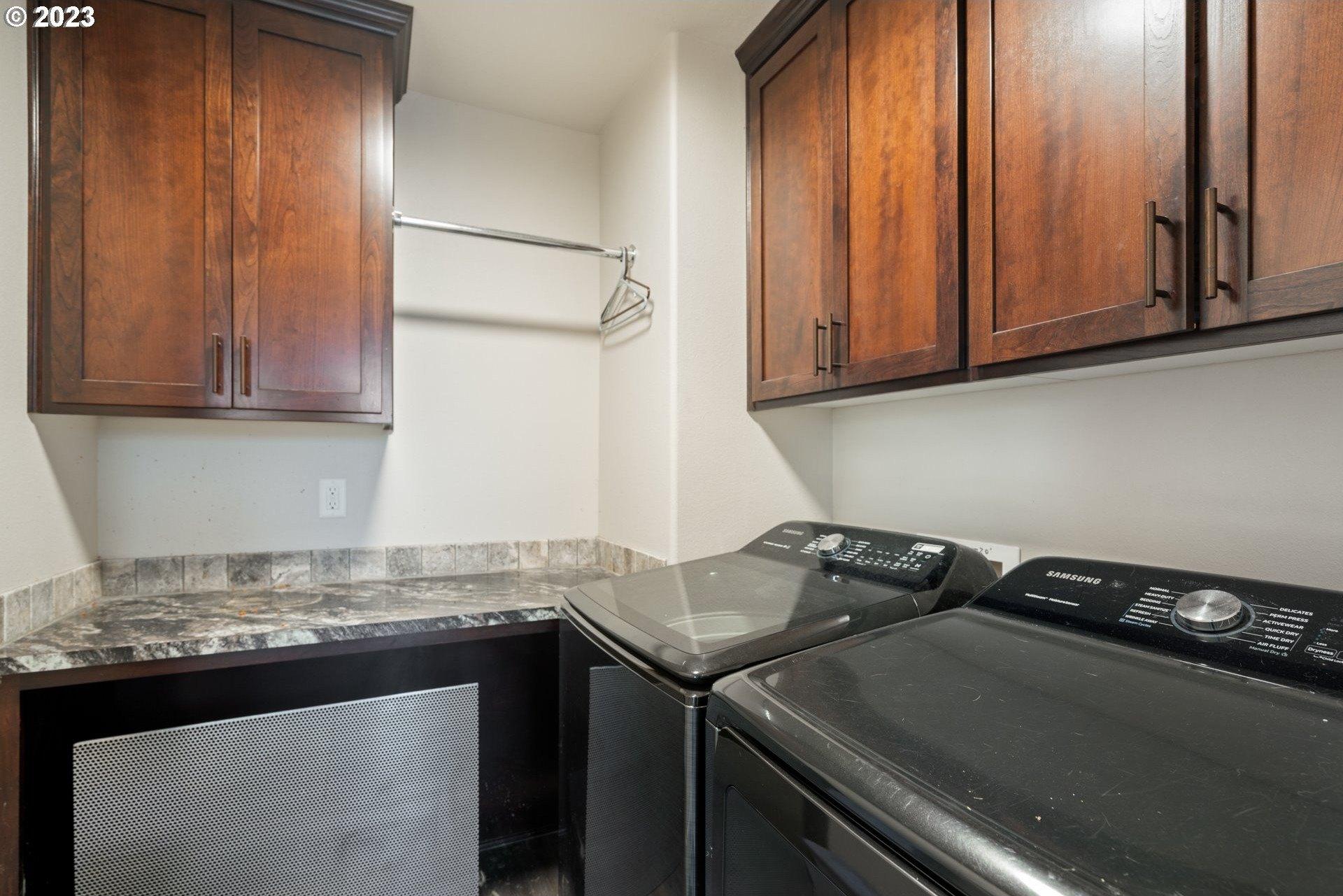 Cedar Brook Dr, Eugene, OR 97402