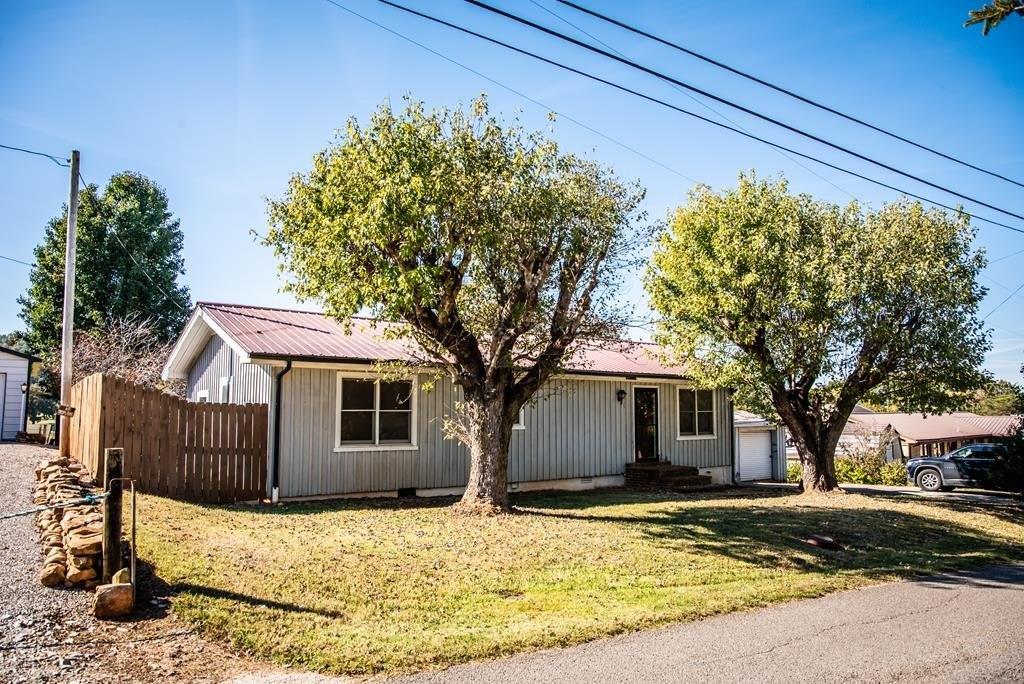 Meeks St, Doyle, TN 38559