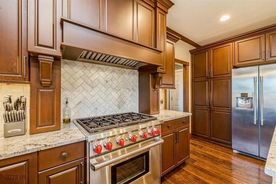 Brookshire Dr, Urbandale, IA 50323