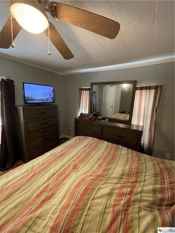 N Carver St, Edna, TX 77957