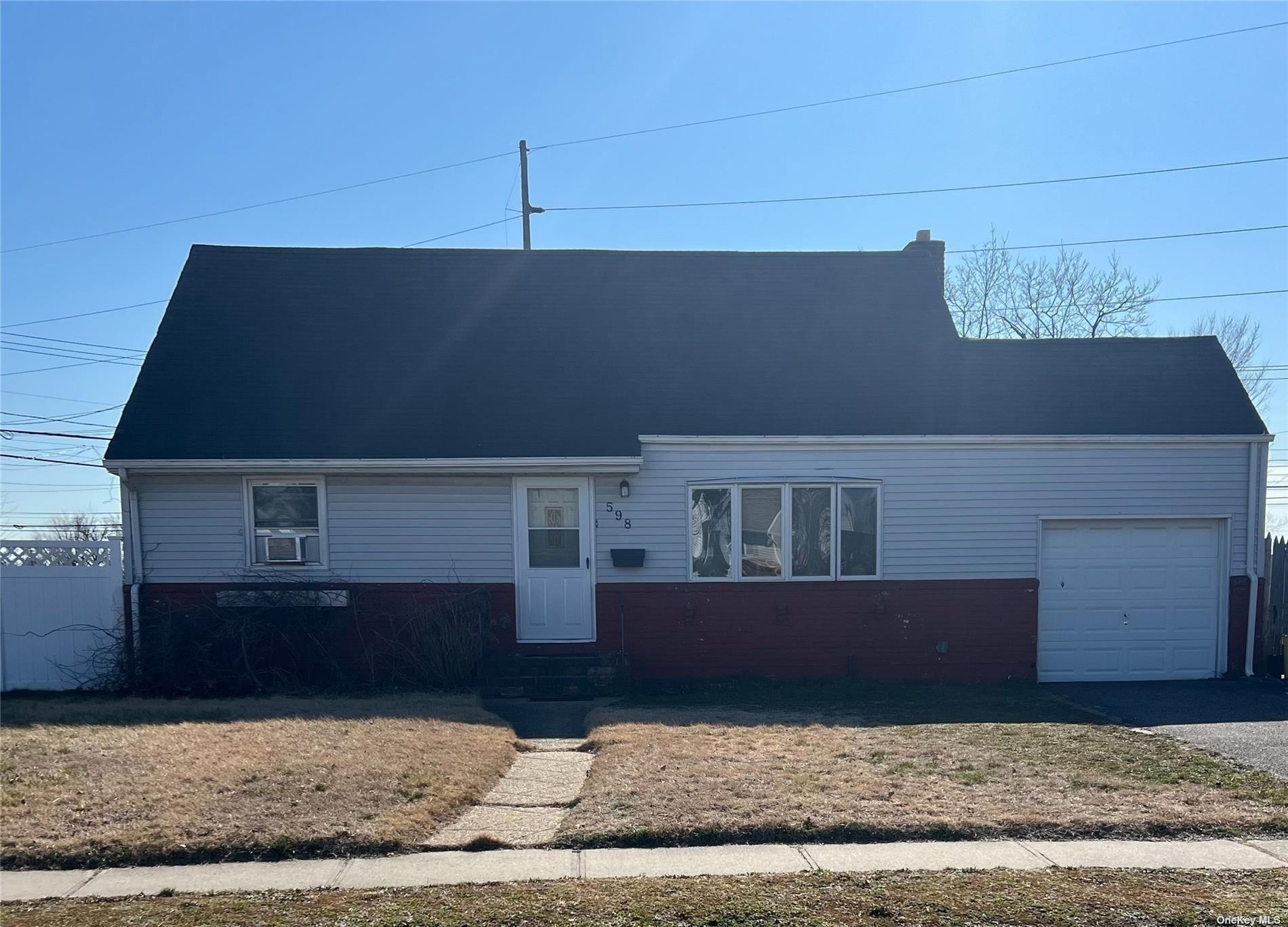 N Suffolk Ave, Massapequa, NY 11758