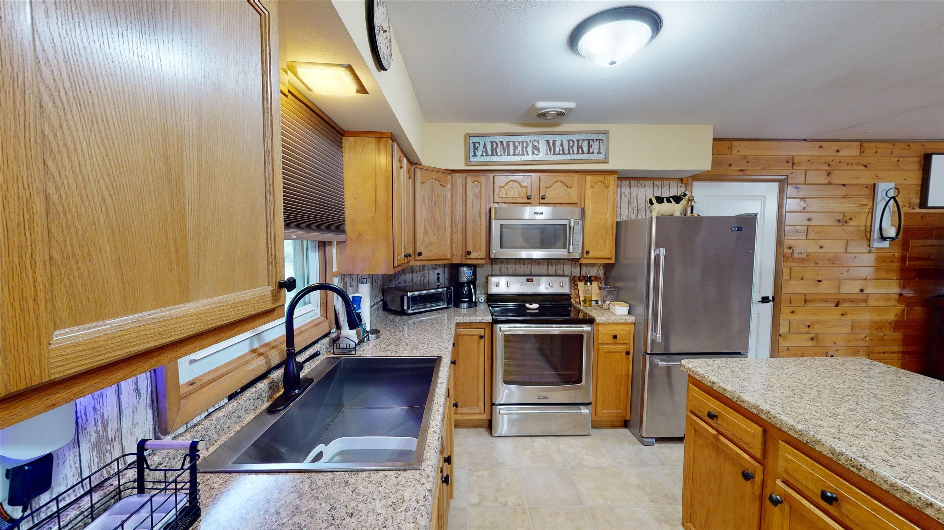 S Russell St, Unity, WI 54488