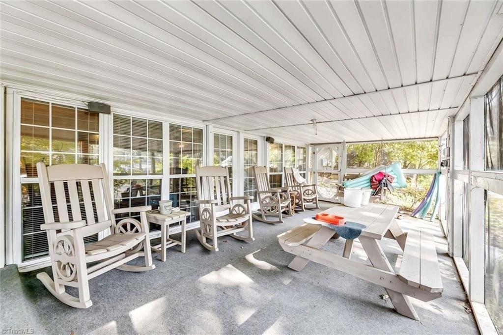 Riverside Dr, Lexington, NC 27292