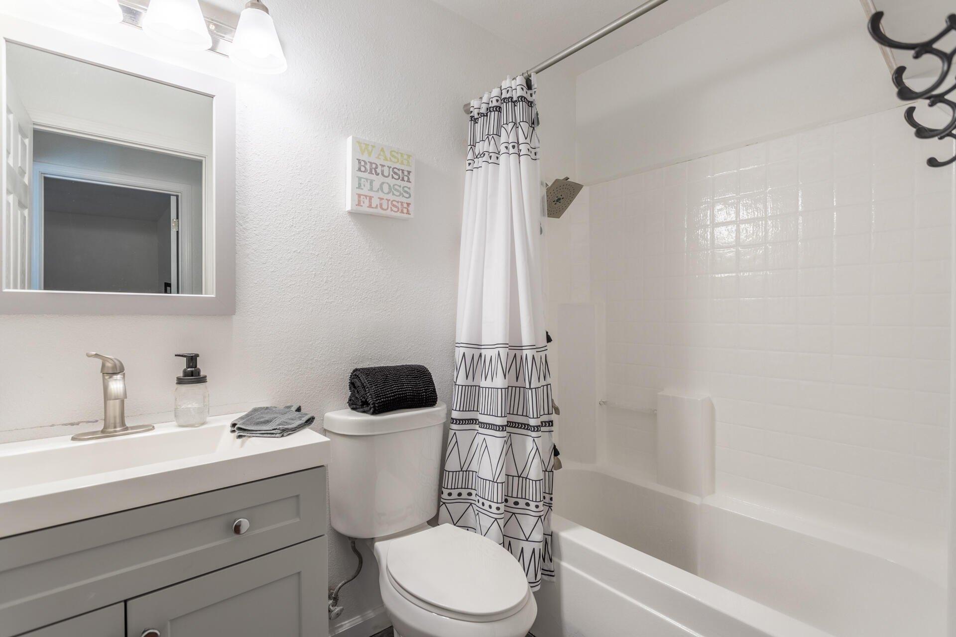Hemlock Ave, Anderson, CA 96007