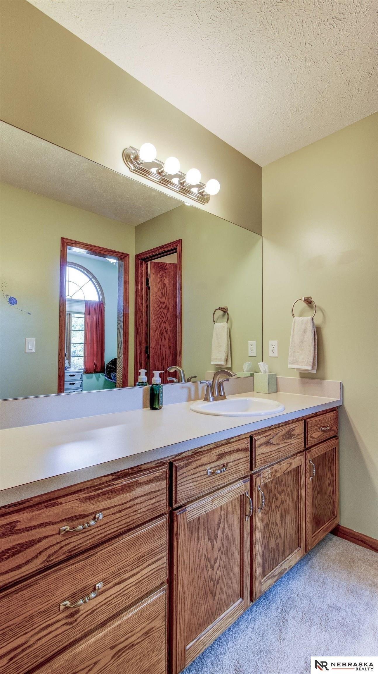Windcrest Dr, Papillion, NE 68133
