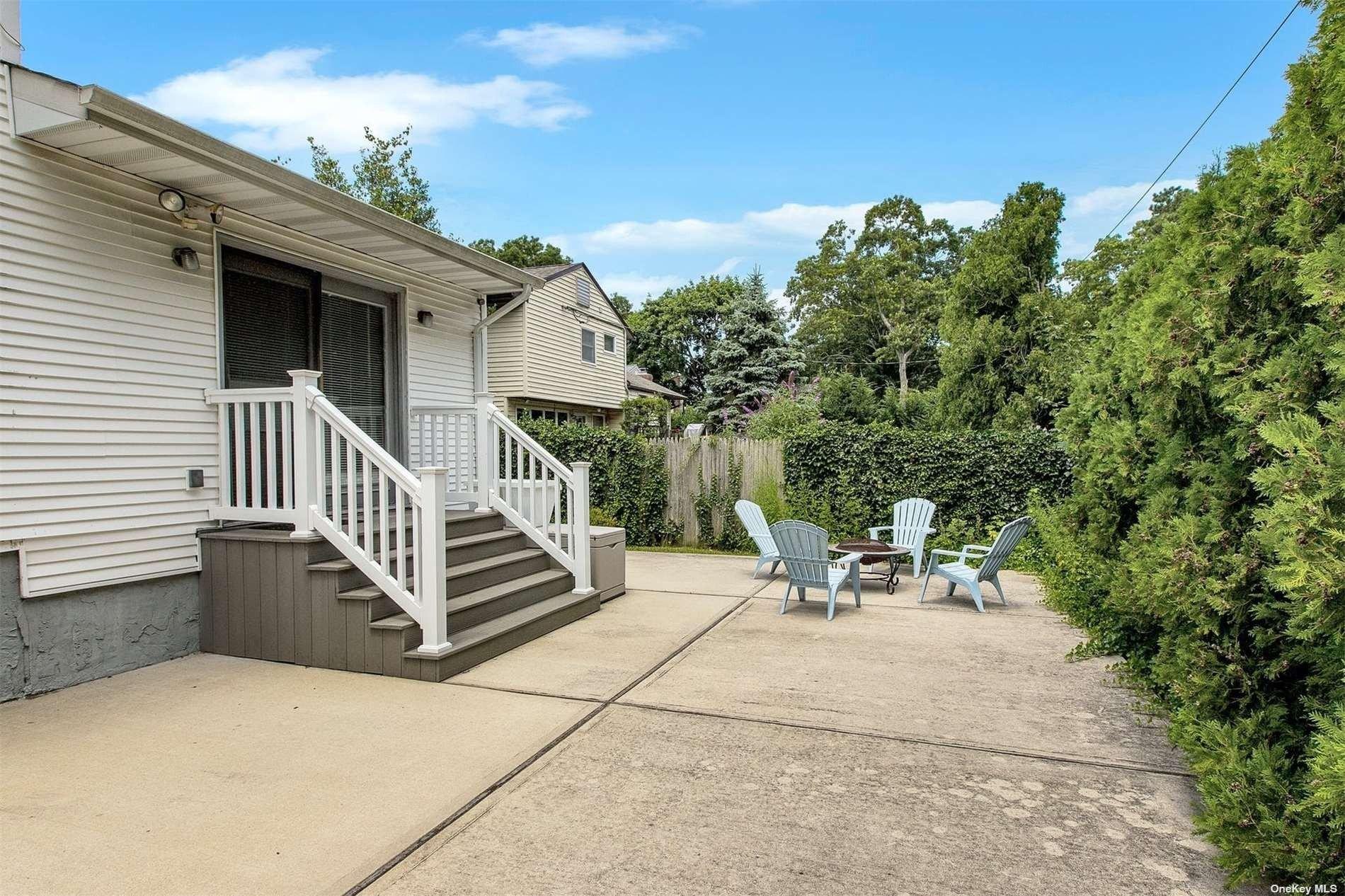 Fawn Ct, East Islip, NY 11730