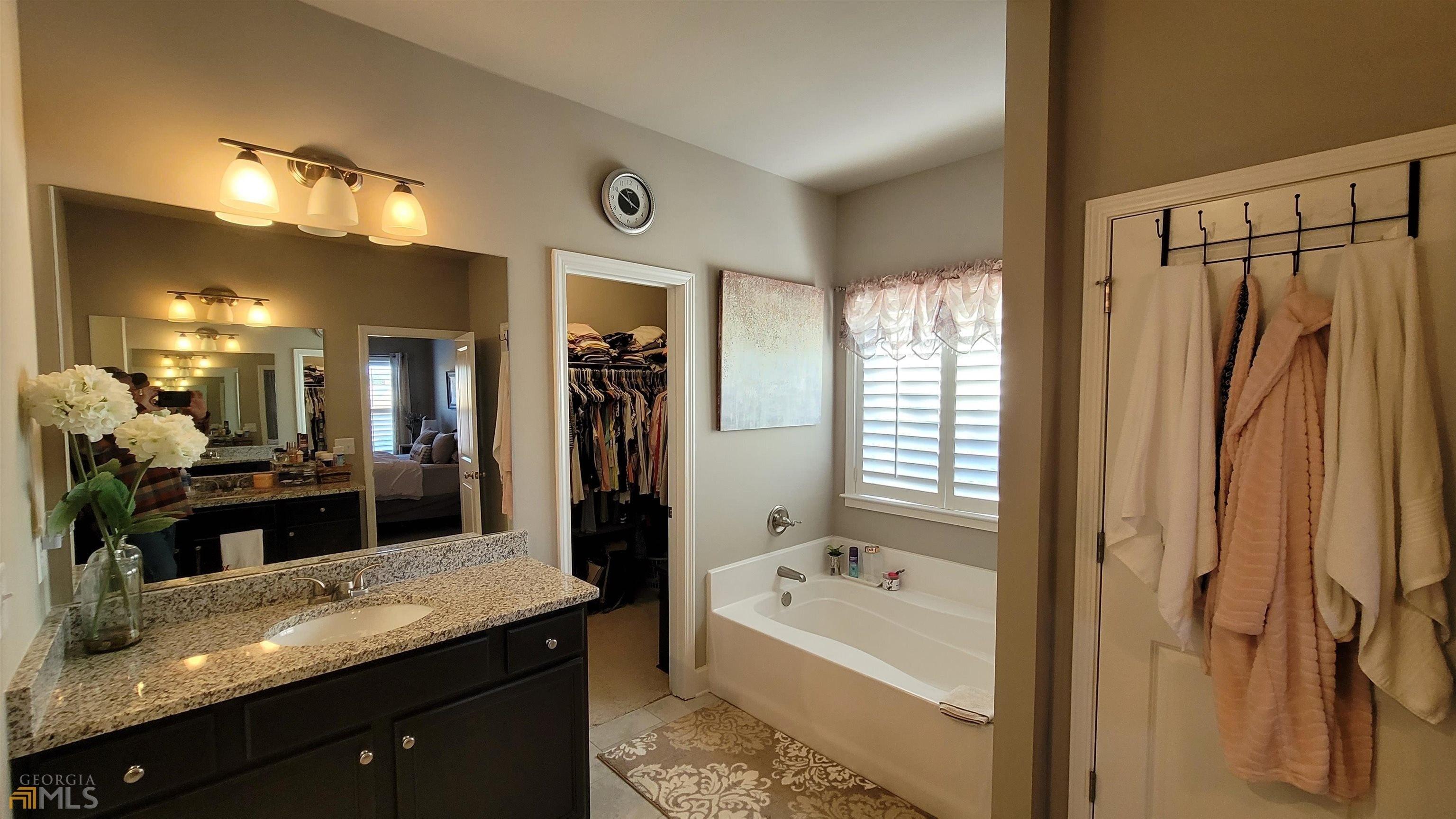 Huntington Ln, Cornelia, GA 30531