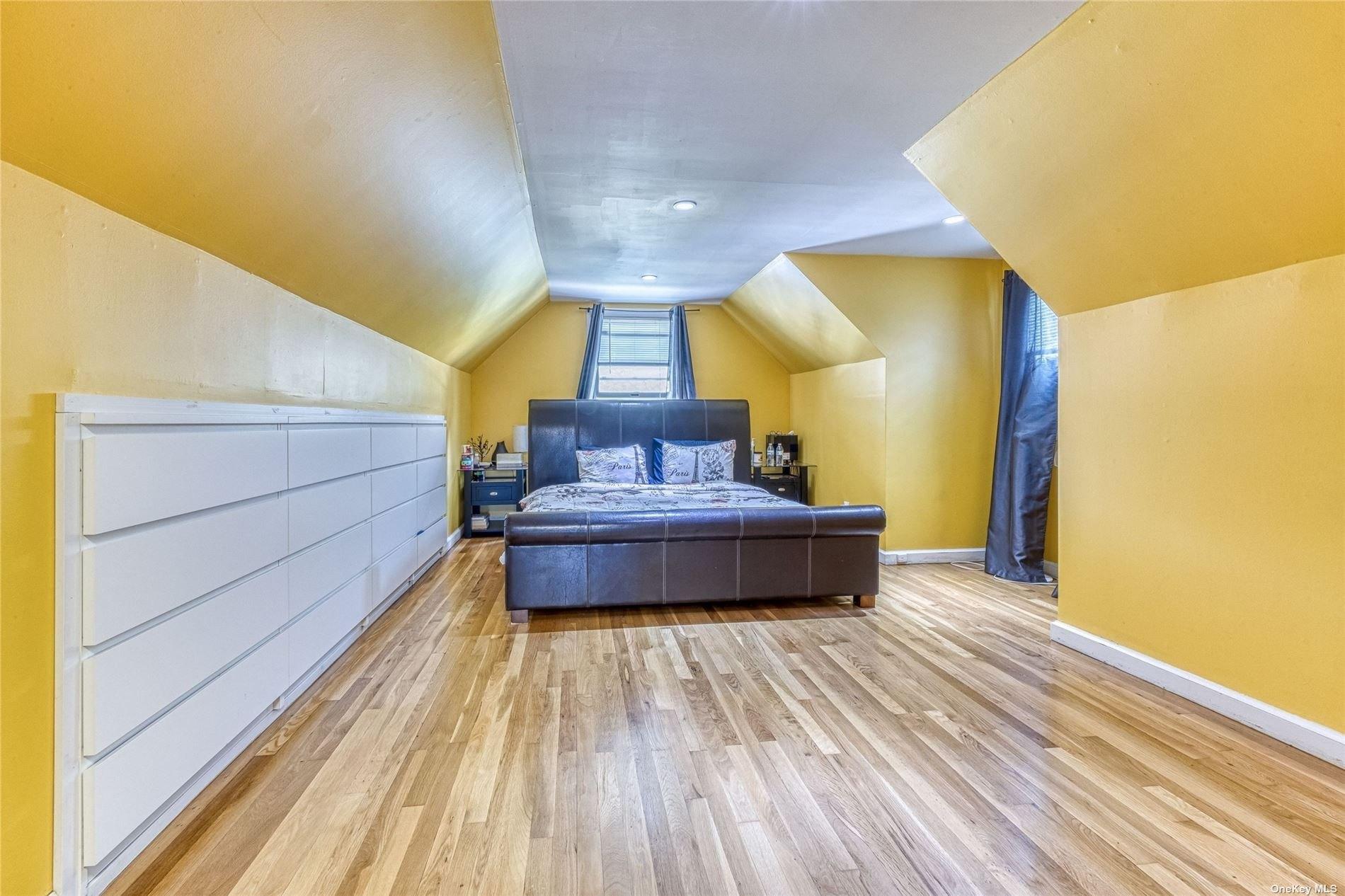 East Ave, Freeport, NY 11520