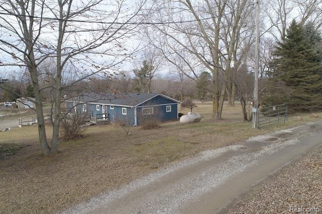 W Oregon Rd, Lapeer, MI 48446