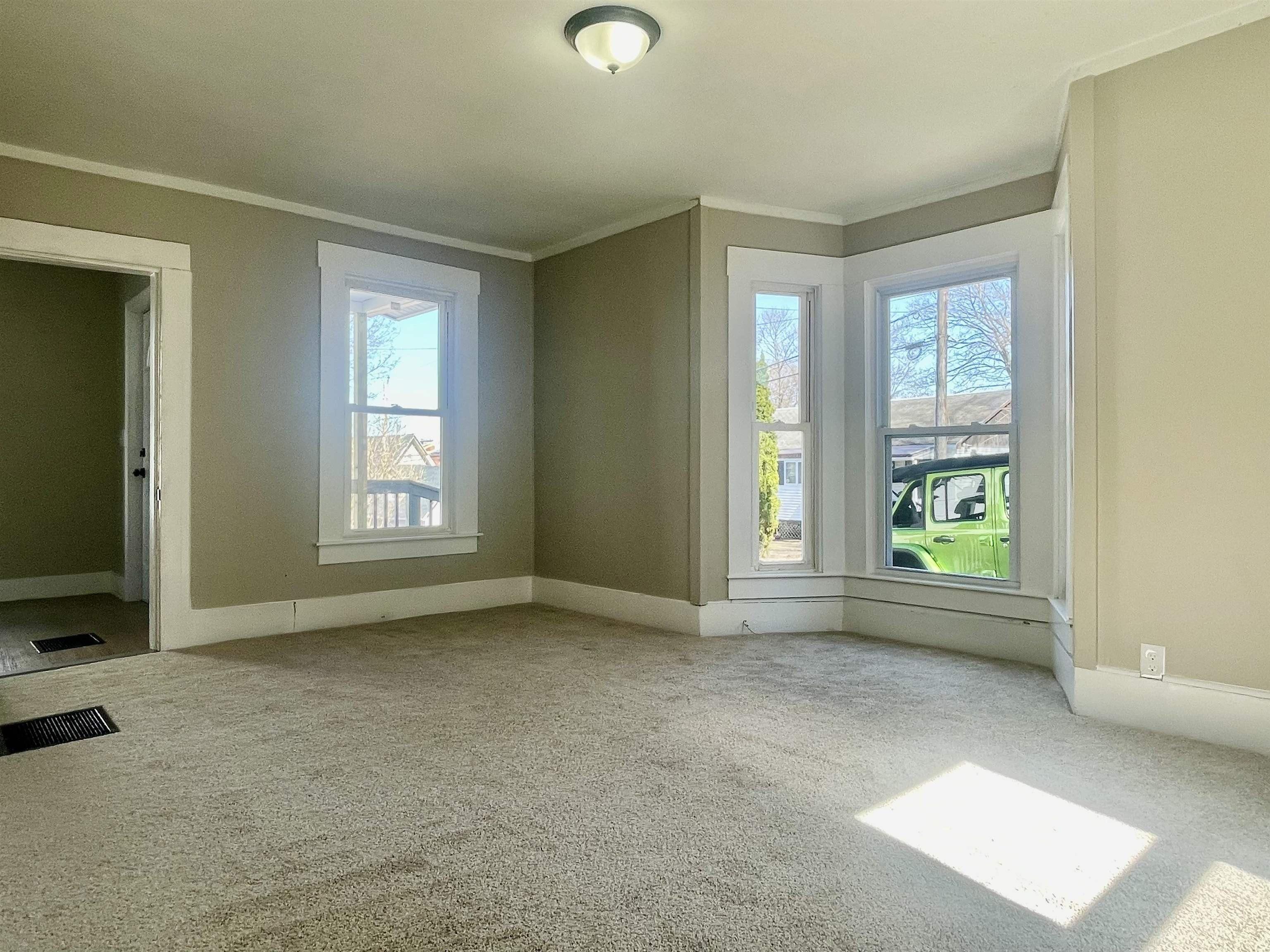Franklin St, Pittsfield, NH 03263