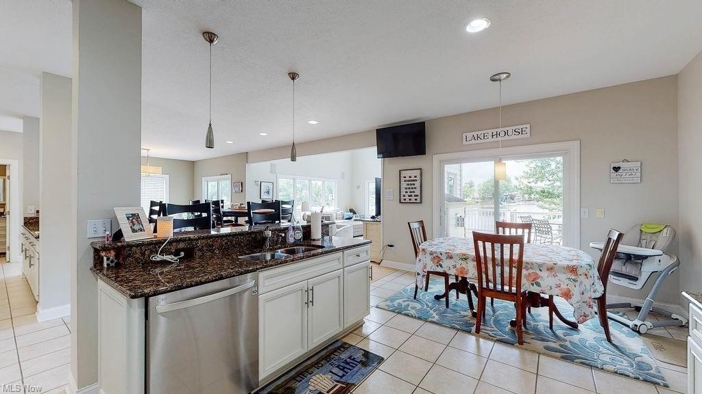 S Island Dr Nw, Canton, OH 44718