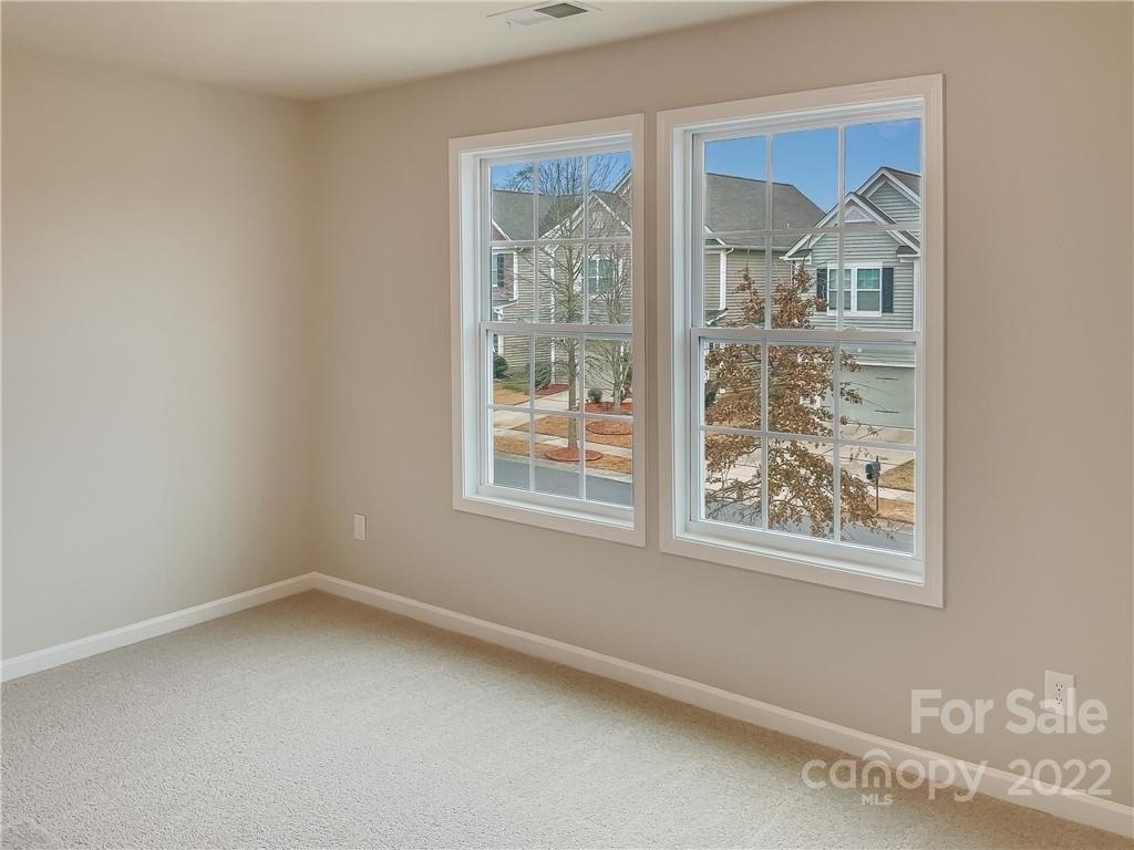 Knothole Ln, Charlotte, NC 28214