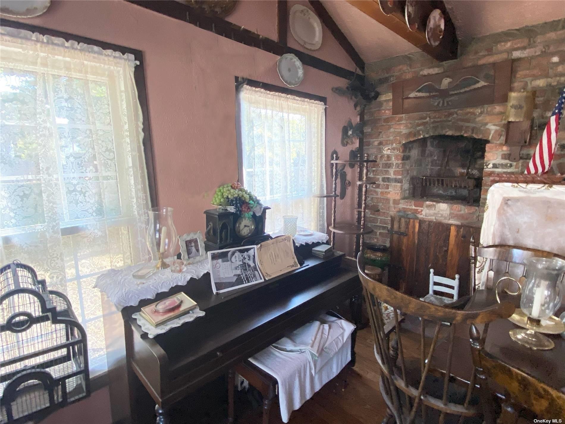 Gillette St, Dix Hills, NY 11746
