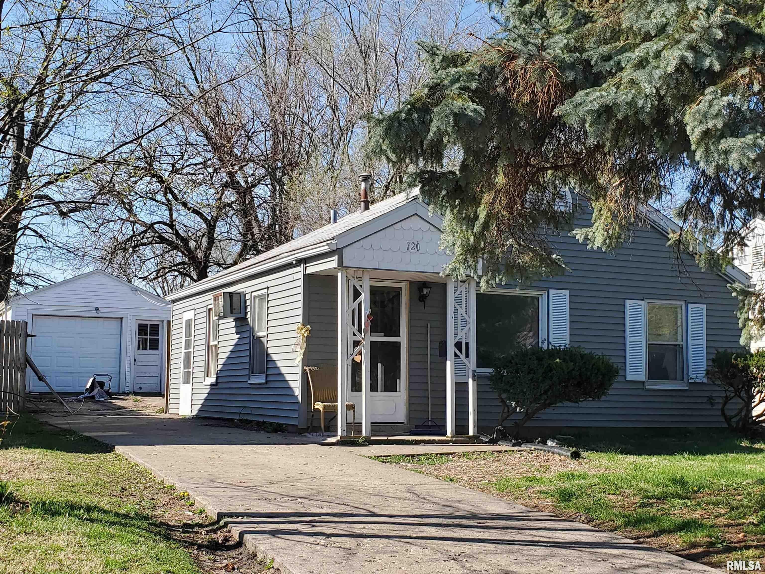 E Seneca Pl, Peoria, IL 61603