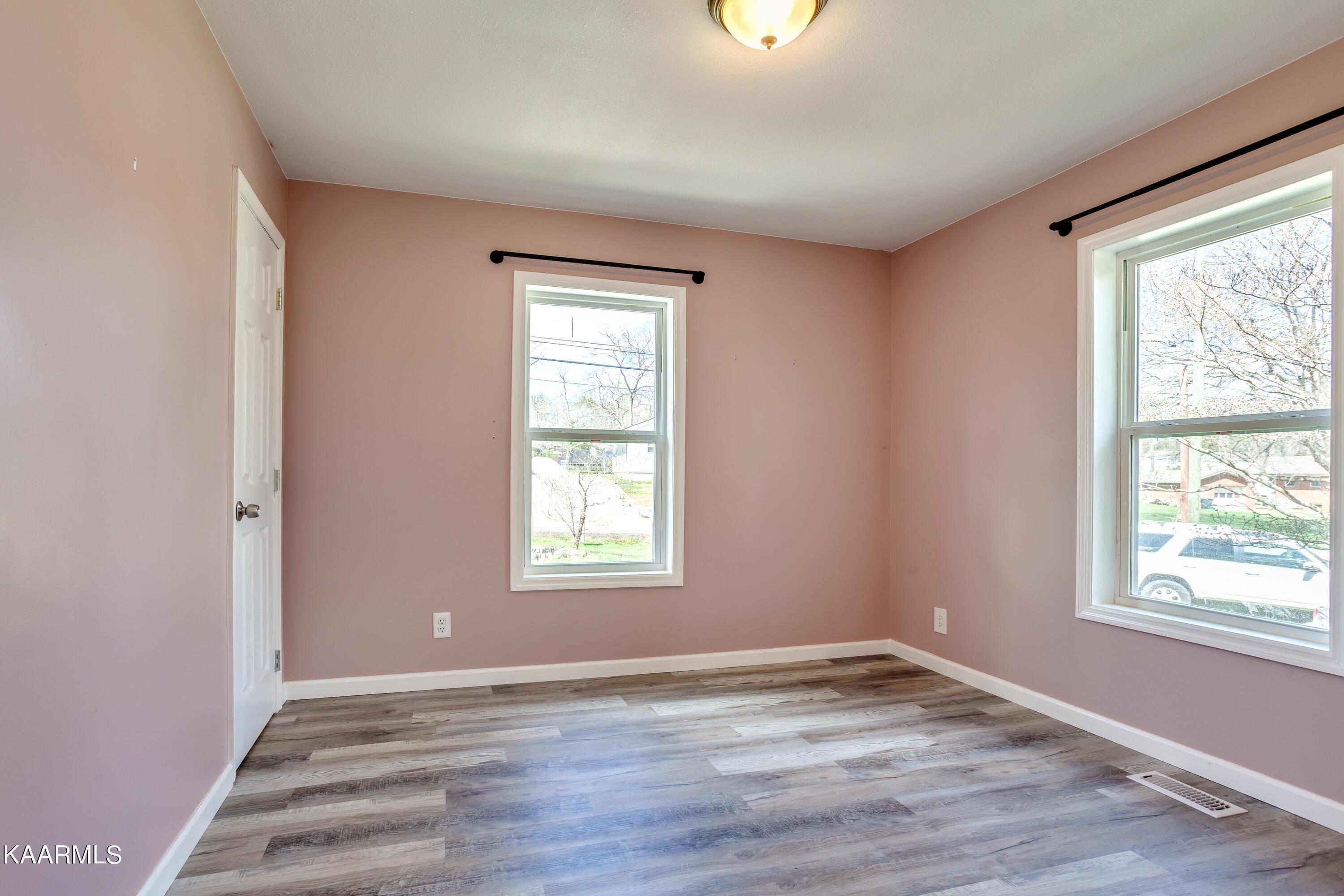 Charles Dr, Knoxville, TN 37918