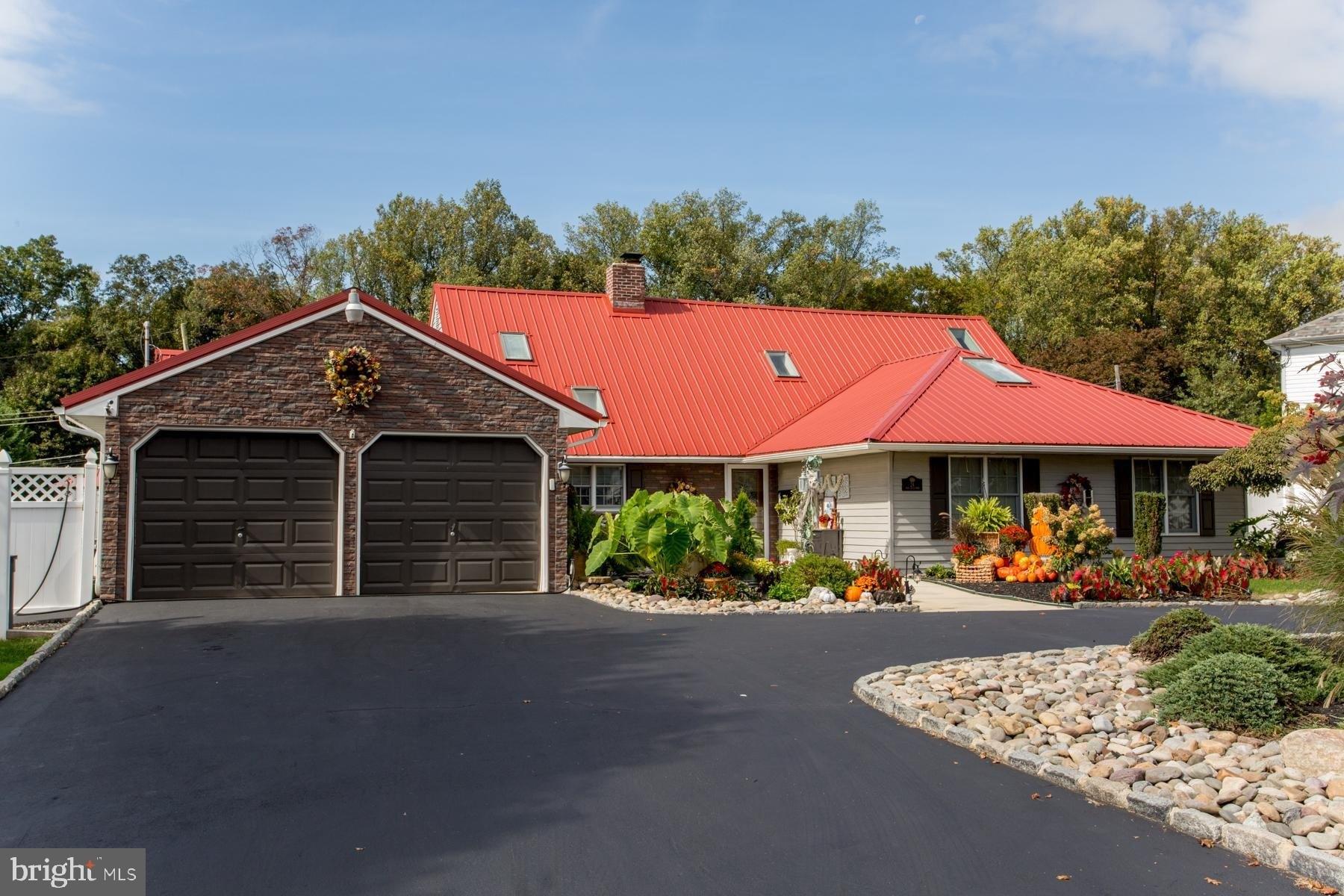 Rose Apple Rd, Levittown, PA 19056