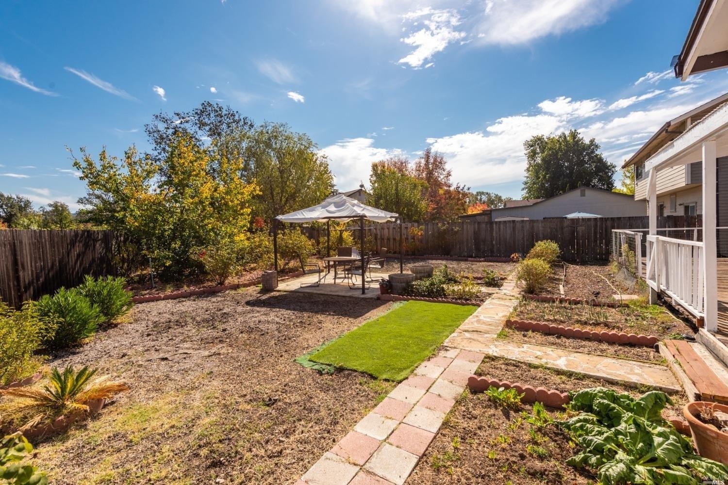 Algiers Ave, Santa Rosa, CA 95409