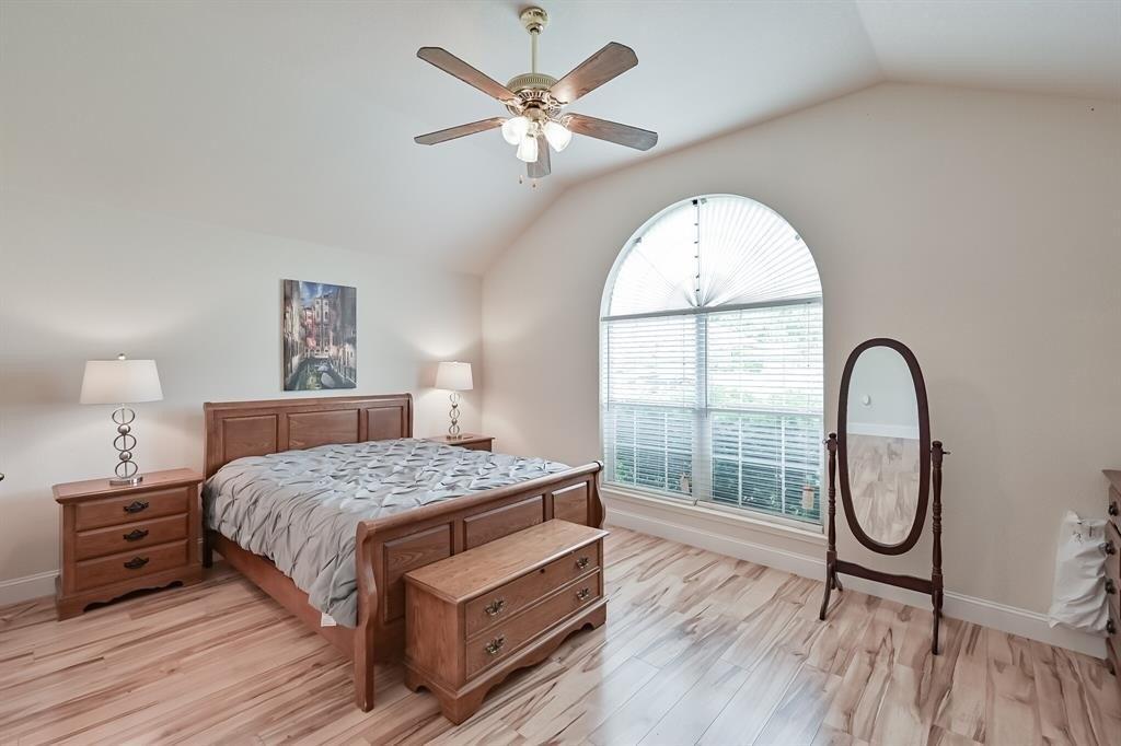 Wellington Trl, Weatherford, TX 76085