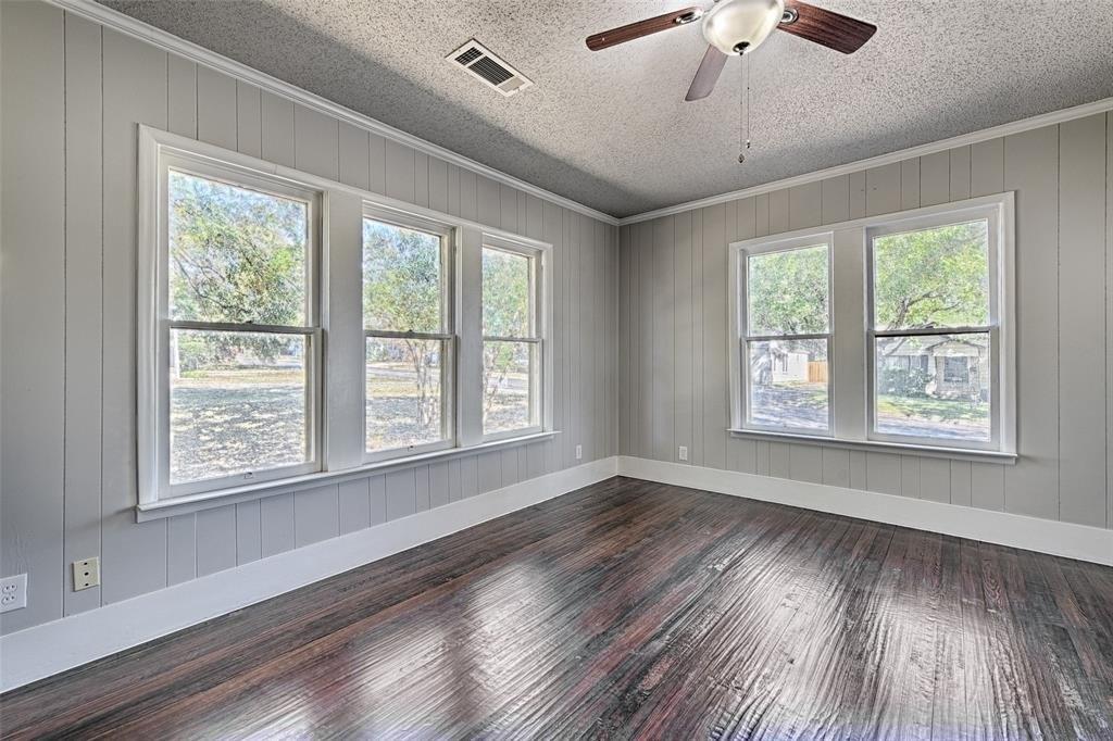 N Preston St, Ennis, TX 75119